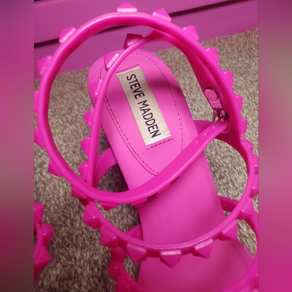 Steve Madden ~ Hot Pink ~ Studded ~ Jelly ~ Block / Chunky heel ~ Sandles ~ 7.5 - Picture 7 of 11